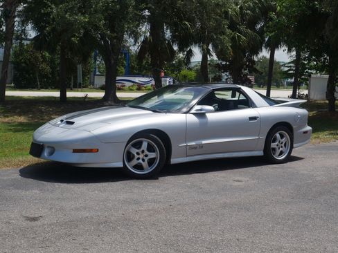 Used 1997 Pontiac Firebird Trans Am RWD image 11