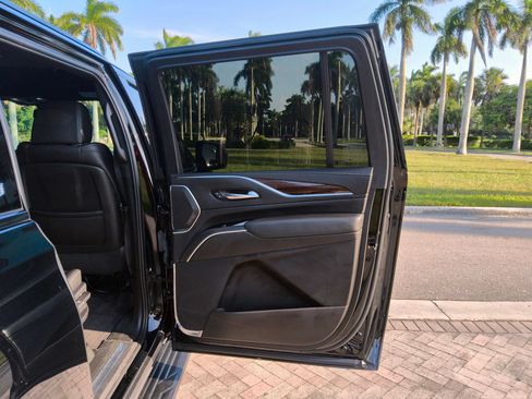 Used 2022 Cadillac Escalade ESV Luxury RWD image 39