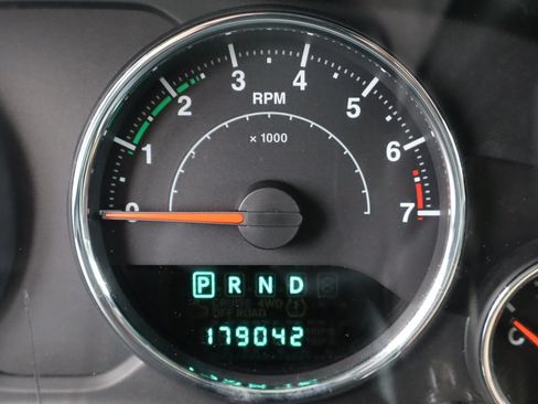 Used 2013 Jeep Wrangler Unlimited Sahara AWD/4WD image 44