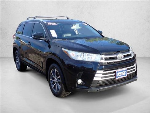 Used 2018 Toyota Highlander XLE AWD/4WD image 6