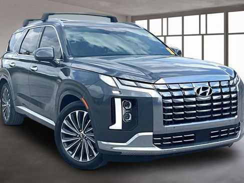 Used 2024 Hyundai Palisade Calligraphy FWD image 3