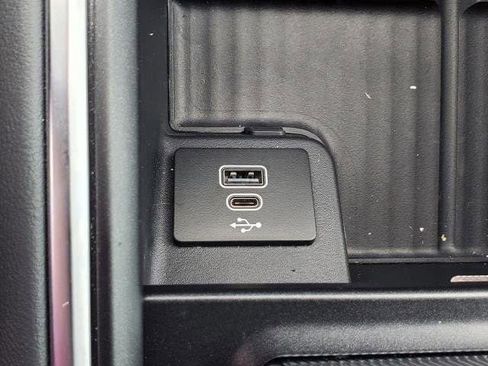 New 2025 Ford Expedition Active image 29