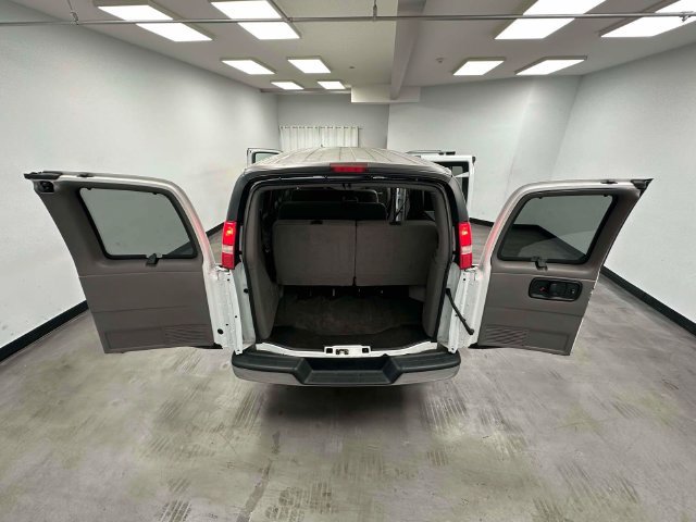 Used 2018 Chevrolet Express 2500 LT w/ LT Preferred Equipment Group RWD image 17