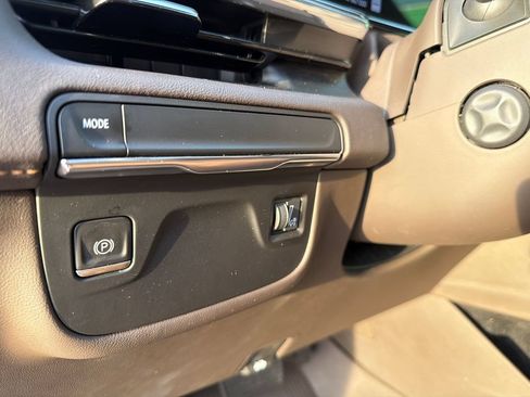 Used 2021 Cadillac Escalade Premium Luxury RWD image 23