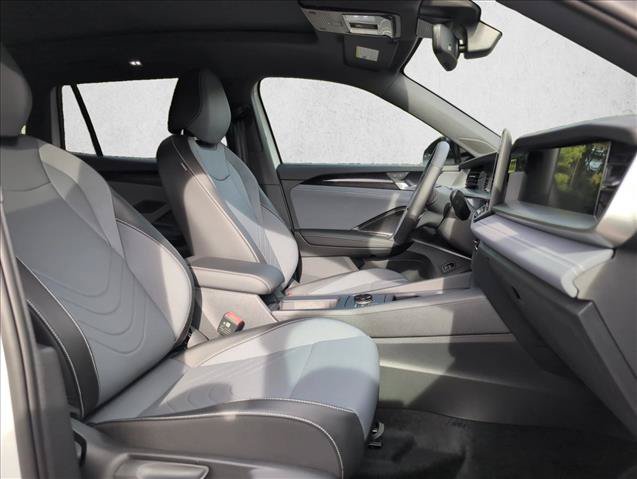 New 2026 Volkswagen Tiguan SE R-Line FWD image 28