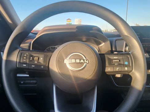 Used 2023 Nissan Rogue SV image 13