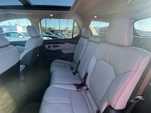 Used 2023 Honda Pilot Touring image 7