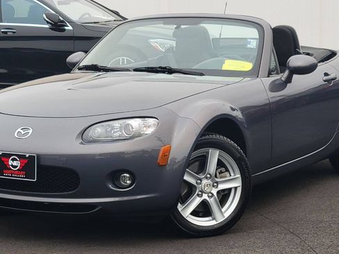 Used 2007 MAZDA MX-5 Miata Sport RWD image 2