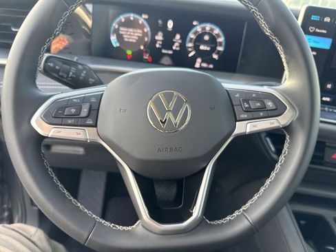 New 2026 Volkswagen Tiguan SE AWD/4WD image 18