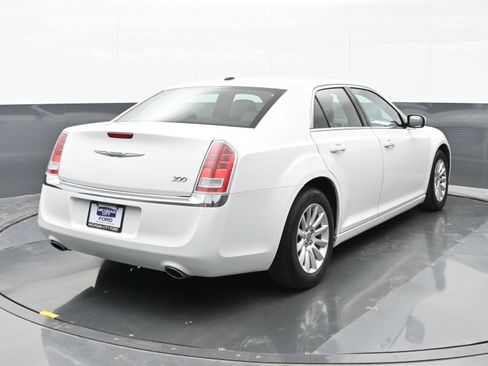 Used 2013 Chrysler 300 RWD image 7