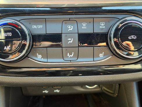 Used 2024 Buick Envista Sport Touring w/ Convenience I Package FWD image 22