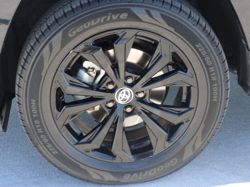 Used 2022 Toyota RAV4 XSE AWD/4WD image 9