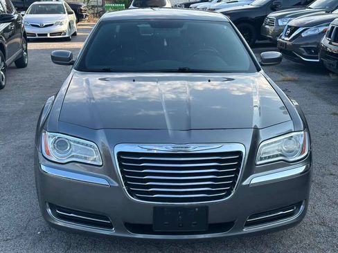 Used 2012 Chrysler 300 RWD image 2