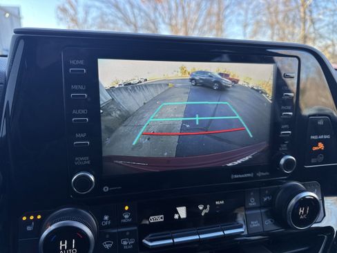 Used 2022 Toyota Highlander XLE image 22