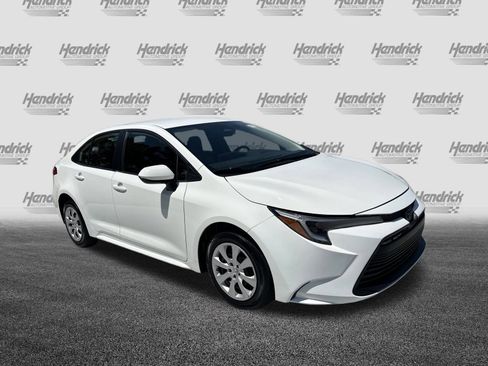 Used 2025 Toyota Corolla LE FWD image 2