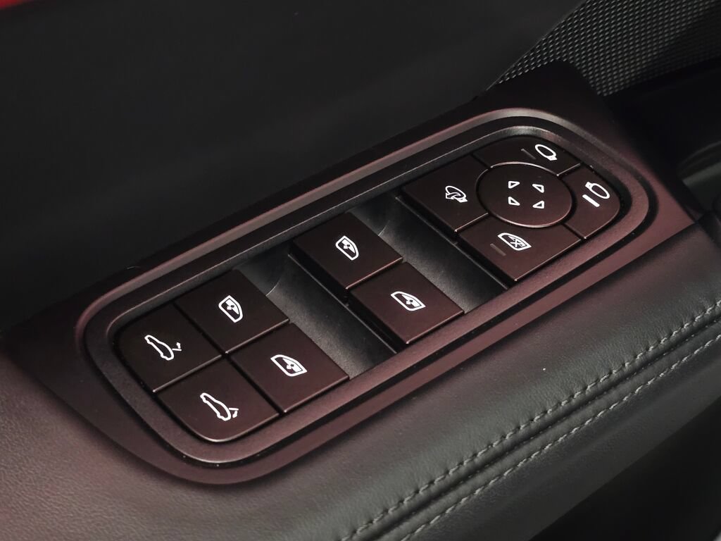 Certified 2026 Porsche Cayenne AWD/4WD image 39