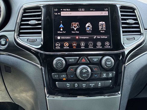 Used 2020 Jeep Grand Cherokee Limited AWD/4WD image 19