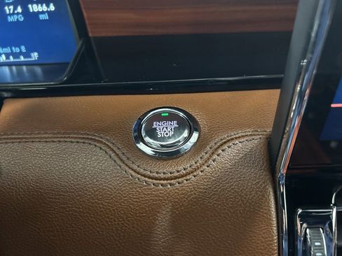 Certified 2024 Lincoln Navigator L Reserve image 19