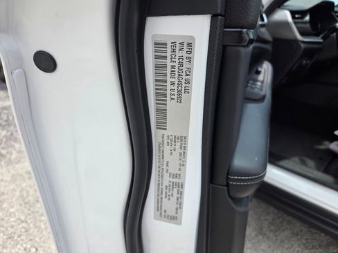 Used 2025 Jeep Grand Cherokee Laredo X w/ Luxury Tech Group I RWD image 19