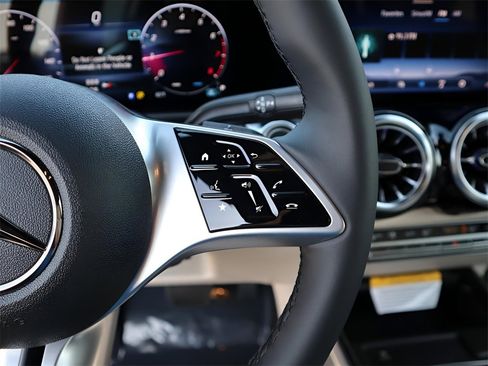 New 2026 Mercedes-Benz GLB 250 4MATIC image 40