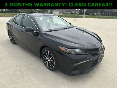 Used 2021 Toyota Camry SE image 1