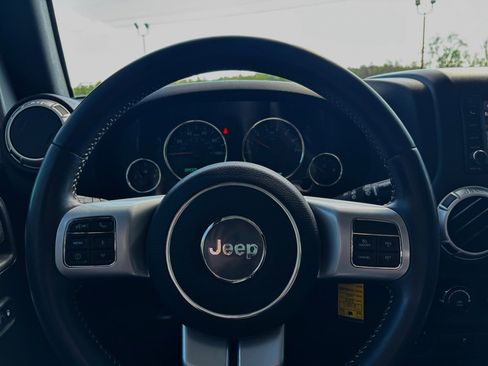 Used 2015 Jeep Wrangler Unlimited Sport AWD/4WD image 16