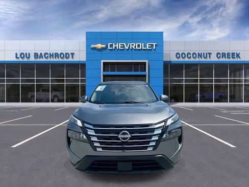 Used 2024 Nissan Rogue SV image 3