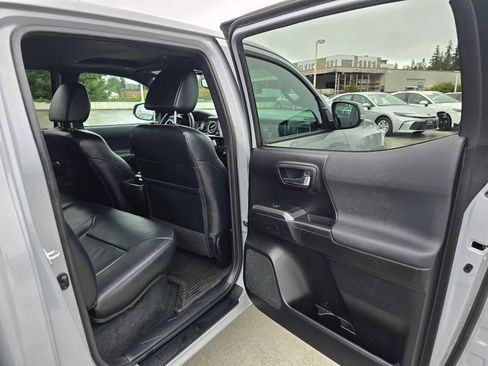 Used 2021 Toyota Tacoma TRD Off-Road w/ TRD Premium Off Road Package image 12