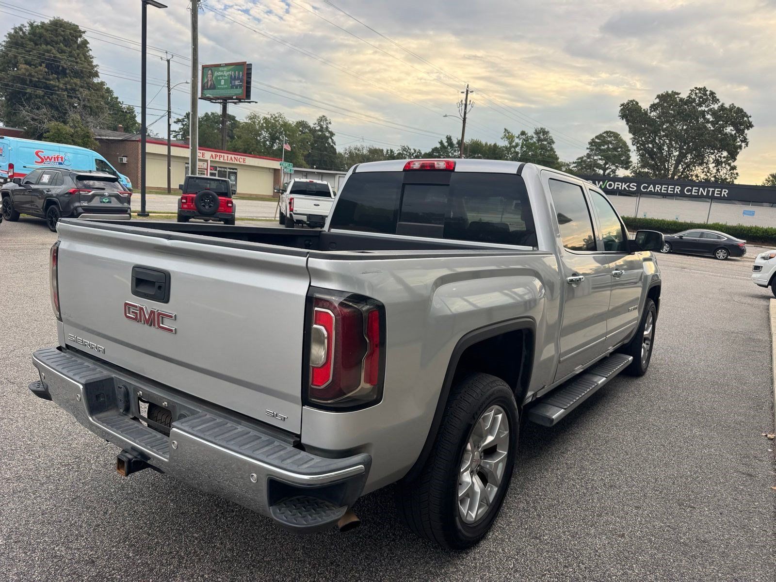Used 2018 GMC Sierra 1500 SLT AWD/4WD image 11
