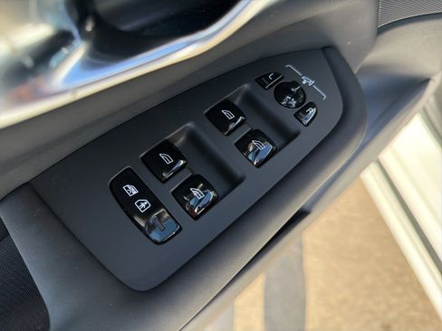 Certified 2025 Volvo XC90 T8 Ultra w/ Protection Package Premier image 16