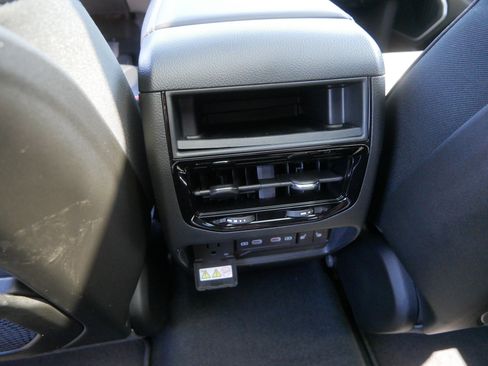 New 2026 Jeep Grand Cherokee Limited w/ Luxury Tech Group II AWD/4WD image 7