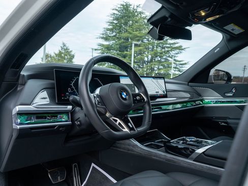 Used 2025 BMW 740i w/ Premium Package image 19