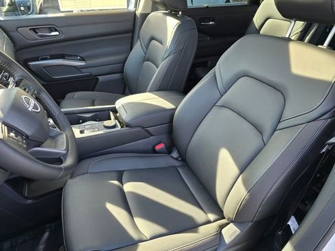 New 2026 Nissan Pathfinder SL image 21