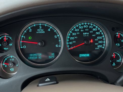 Used 2011 Chevrolet Suburban LT image 15