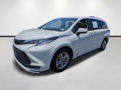 Used 2021 Toyota Sienna Limited FWD image 7