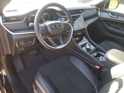 New 2025 Jeep Grand Cherokee L Altitude RWD image 17