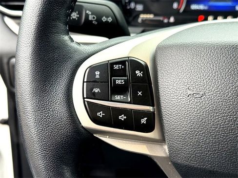 Used 2022 Ford Explorer XLT w/ Equipment Group 202A image 16