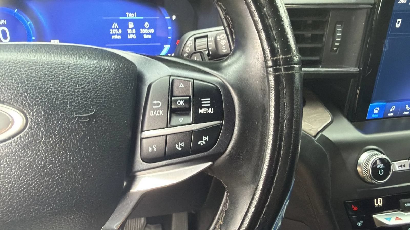 Used 2020 Ford Explorer Platinum w/ Premium Technology Package AWD/4WD image 38