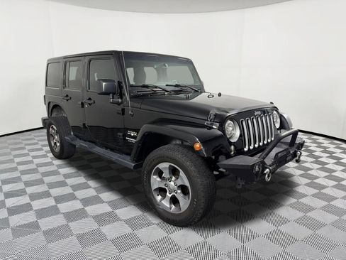 Used 2017 Jeep Wrangler Unlimited Sahara AWD/4WD image 7