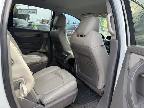 Used 2017 Chevrolet Traverse LT FWD image 11
