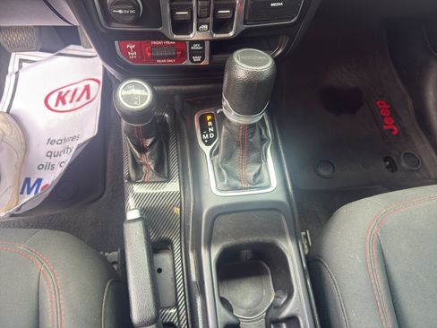 Used 2020 Jeep Gladiator Rubicon AWD/4WD image 17