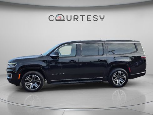 Used 2024 Jeep Wagoneer L Series II RWD image 2