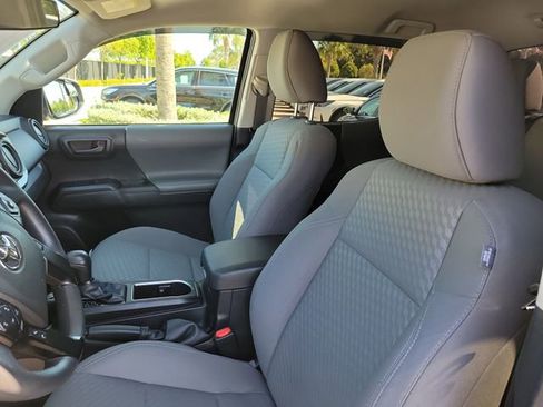 Used 2022 Toyota Tacoma SR AWD/4WD image 12