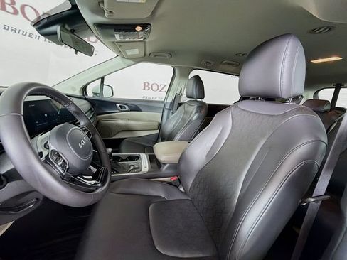 Used 2025 Kia Carnival FWD image 26