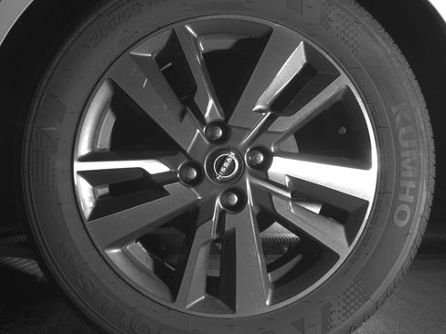 Used 2025 Nissan Versa SV FWD image 14