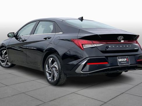 Used 2024 Hyundai Elantra Limited image 12