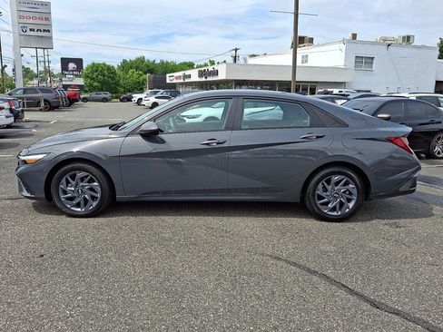 Used 2024 Hyundai Elantra SEL FWD image 2