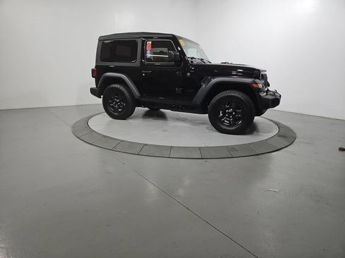Used 2026 Jeep Wrangler Sport AWD/4WD image 7