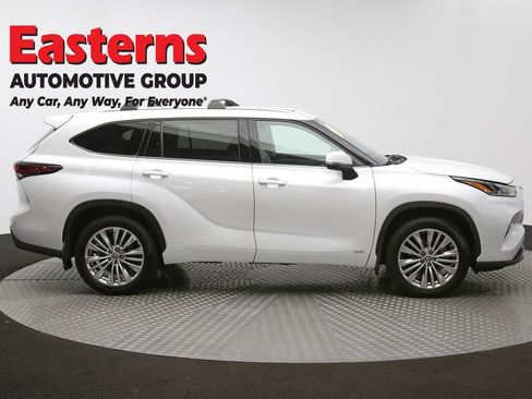 Used 2024 Toyota Highlander Platinum AWD/4WD image 4