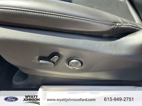 Used 2023 Chrysler Pacifica Touring-L image 28